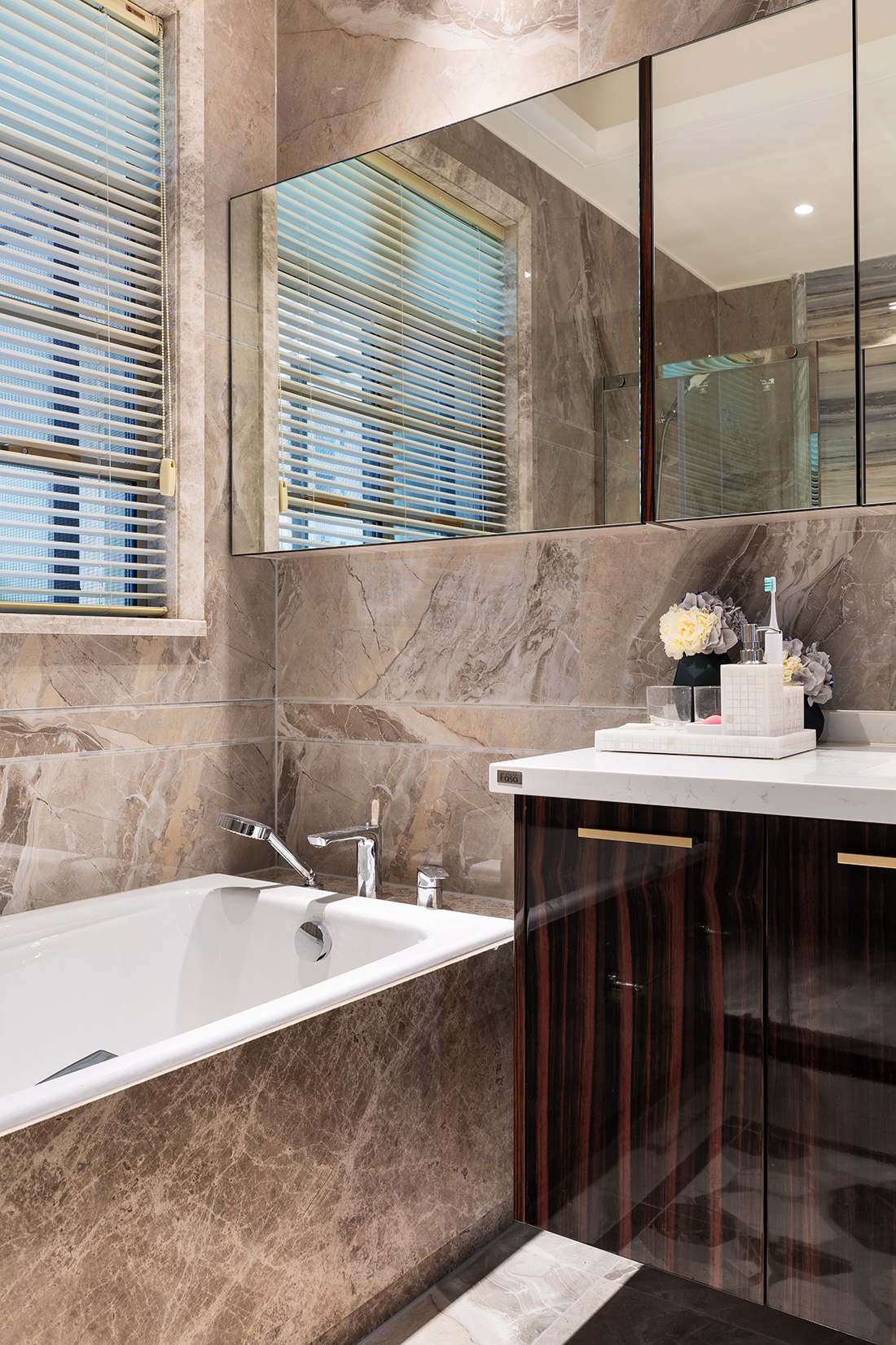 深圳公園大地聯(lián)排別墅衛(wèi)生間裝修設計-